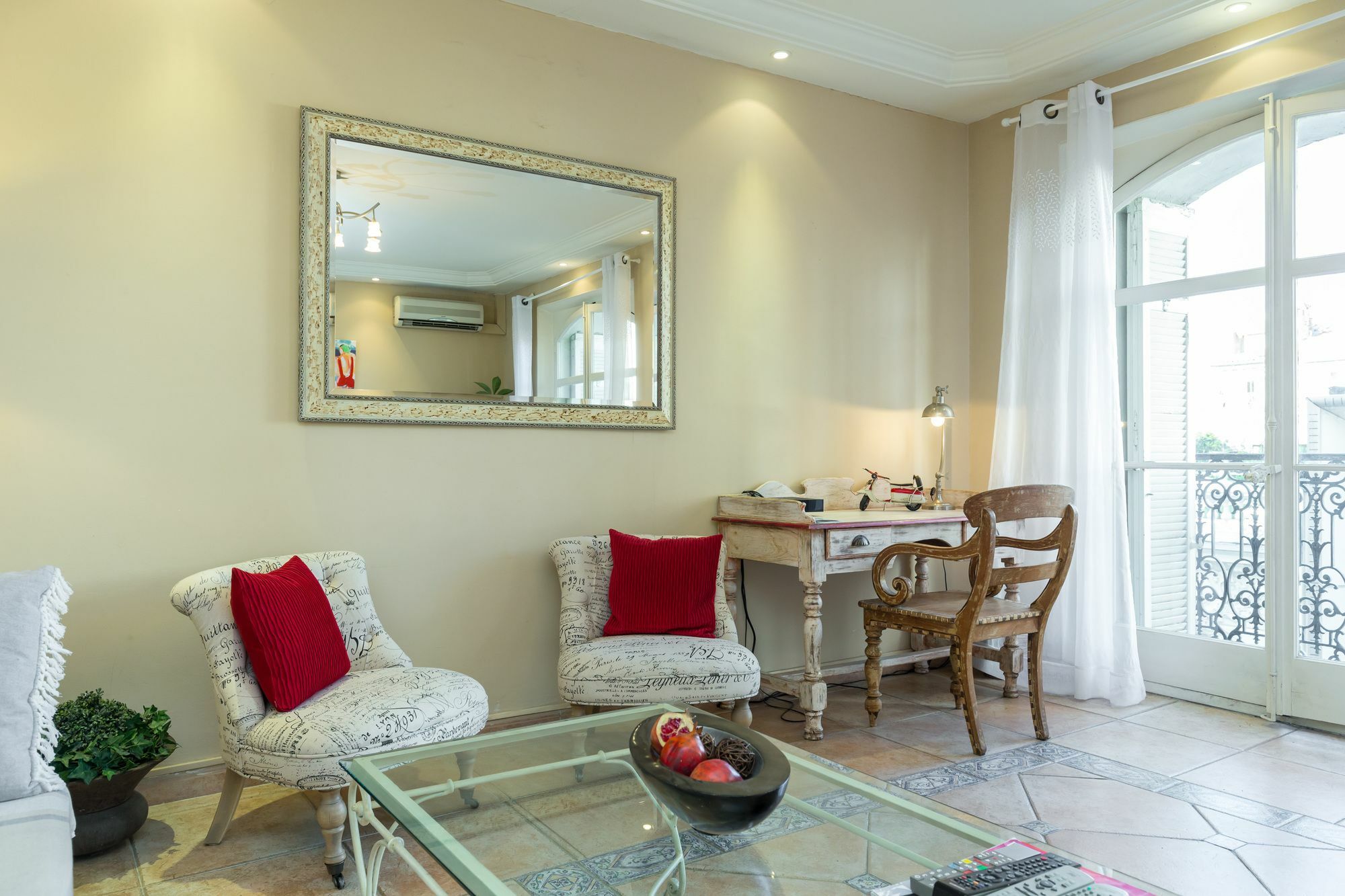 Lovely 2 Bed 2 Bath Apartment In Cannes On Rue Antibea Easy Walk To The Palais 224 Exterior photo
