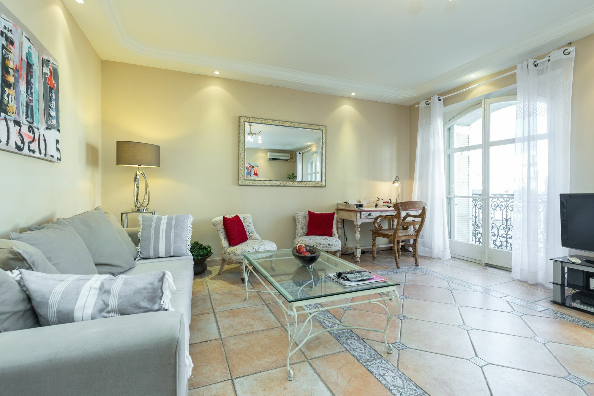 Lovely 2 Bed 2 Bath Apartment In Cannes On Rue Antibea Easy Walk To The Palais 224 Exterior photo